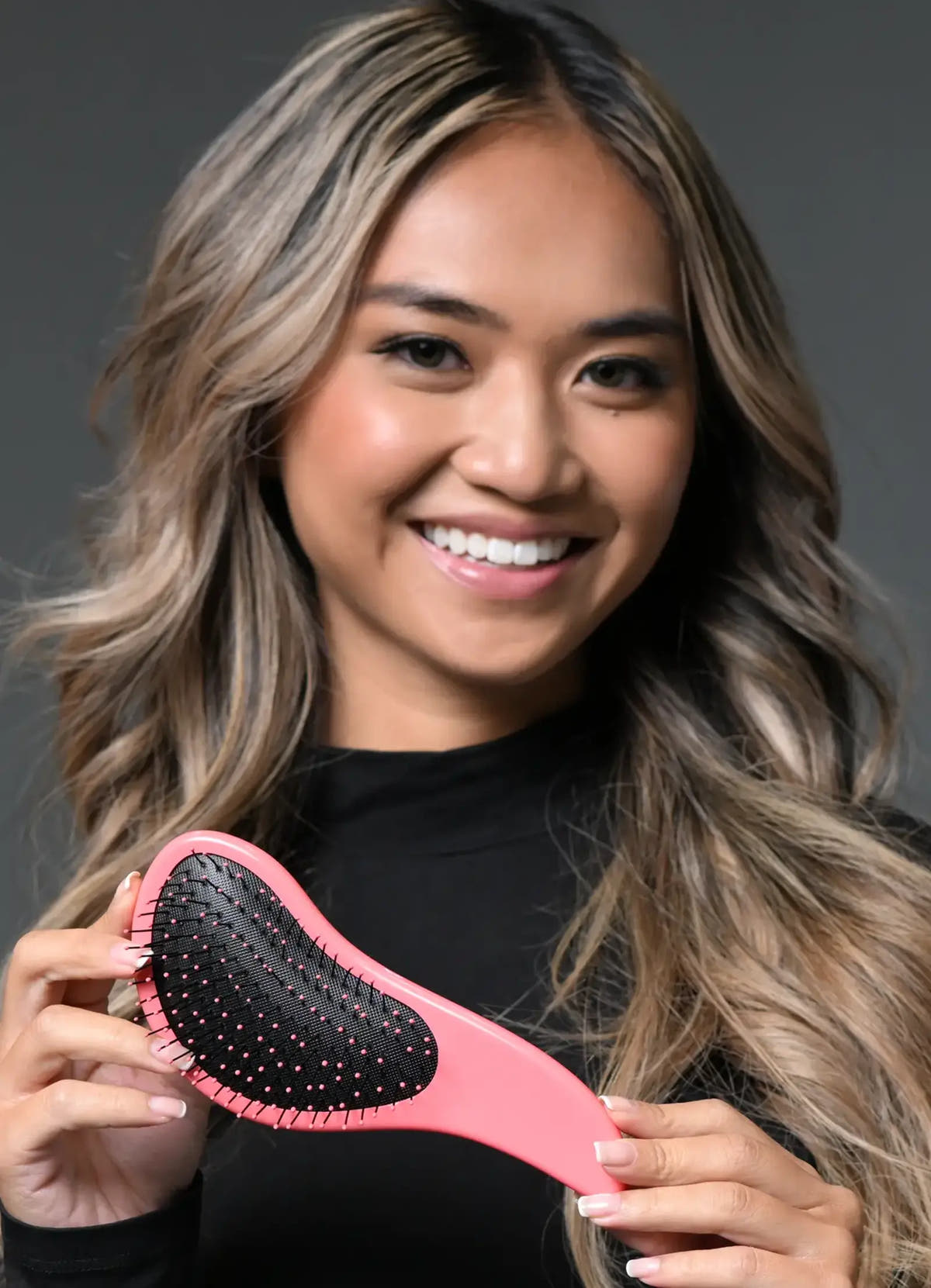Wet & Dry Detangling Brush by Straight Ahead Beauty, model photo